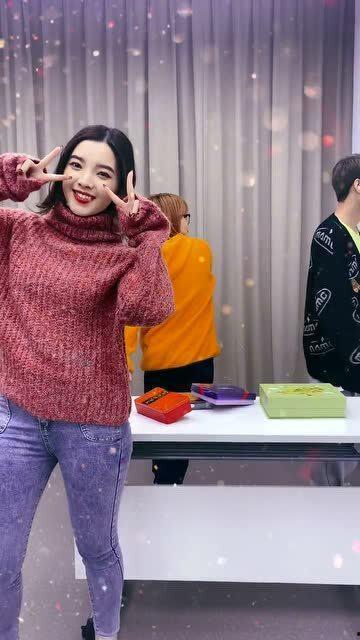 办公室恋情吃瓜娱乐,甜蜜瓜田里的职场风云